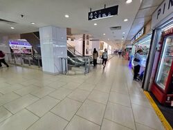 Lucky Plaza (D9), Shop House #580581151